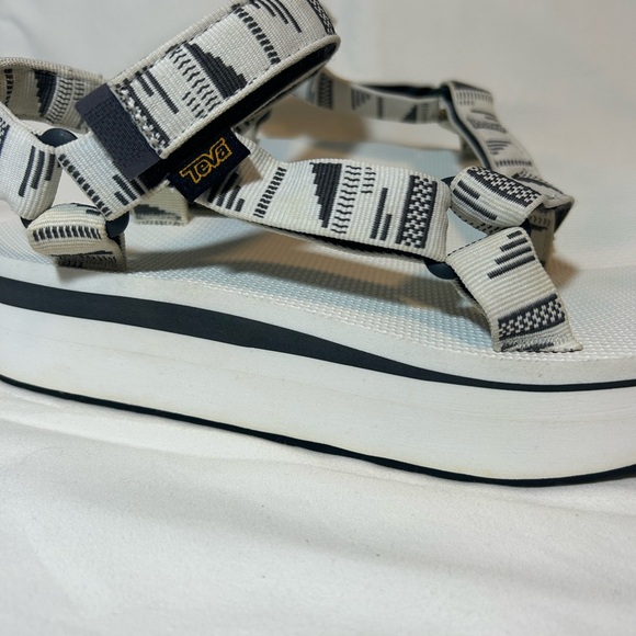 Teva Platform Sandals White Adjustable Straps Size 10 Geometric Gray - Picture 12 of 16
